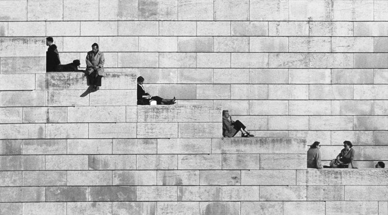 Robert Doisneau La diagonale dei gradini, Parigi 1953 © Atelier Robert Doisneau