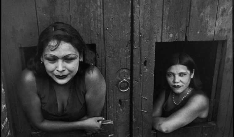 MEXICO. Mexico City. Prostituées. Calle Cuauhtemoctzin. 1934. © Henri Cartier-Bresson / Magnum Photos