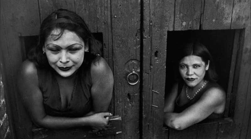 Prostitute. Calle Cuauhtemoctzin, Città del Messico, Messico 1934 © Henri Cartier-Bresson / Magnum Photos